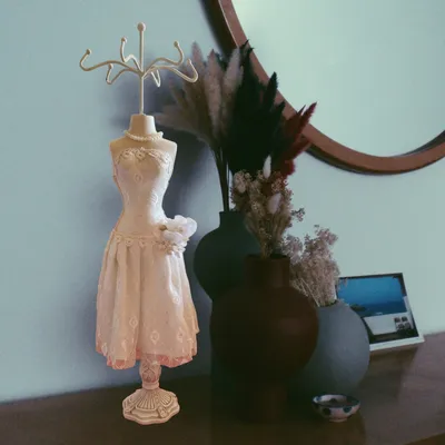 Présentoir à bijoux en forme mannequin 